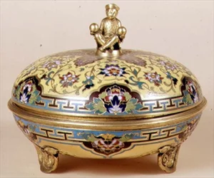 Ciotola con decorazione smaltata champlevé, c.1870